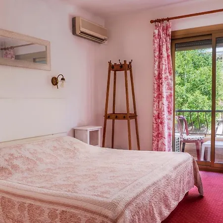 Hotel Nina
