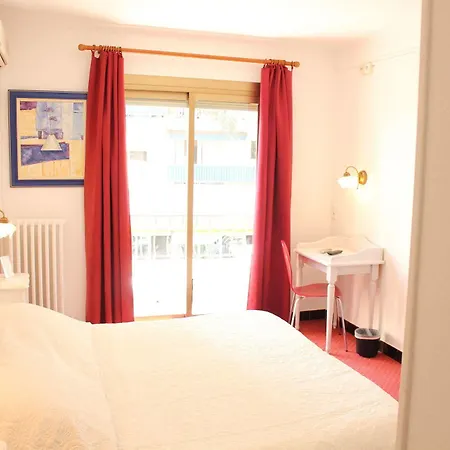 Hotel Nina 2*